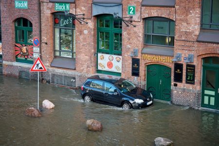 sturmflut-hafencity-29-oktober-2017_24161643758_o.jpg