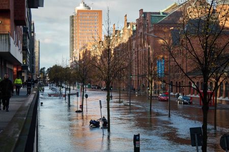 sturmflut-hafencity-29-oktober-2017_26236435739_o.jpg