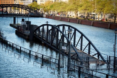 sturmflut-hafencity-29-oktober-2017_37960722866_o.jpg